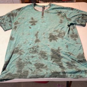Men’s lululemon short sleeve shirt size XL green